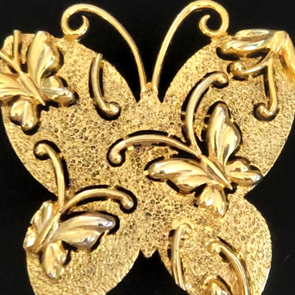 LISNER signed brooch. Vintage Butterfly pin brooch Goldtone.